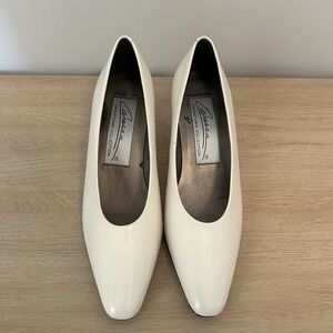 Caressa Crosstown Collection Pumps in White‎